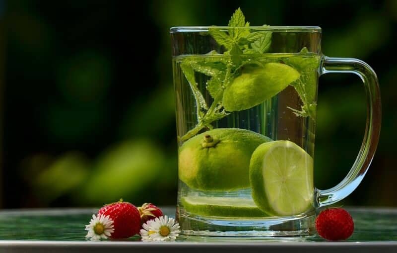 10-side-effects-of-lemon-water-in-empty-stomach