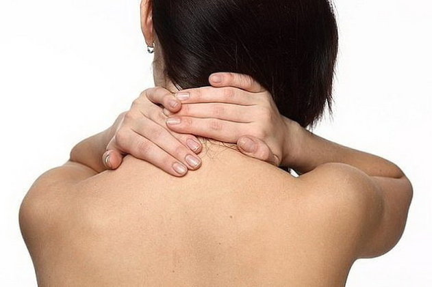 Pinched Nerve In The Shoulder Blade Causesymptomstreatment 8745