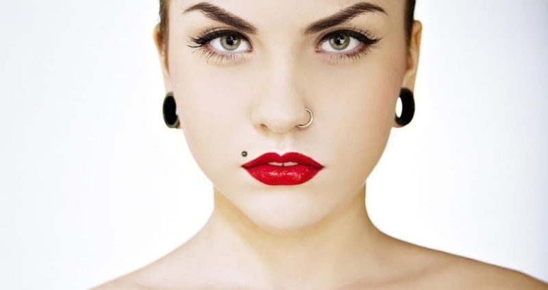 Monroe Lip Piercing : Pain, Scar, Infected Aftercare, Healing