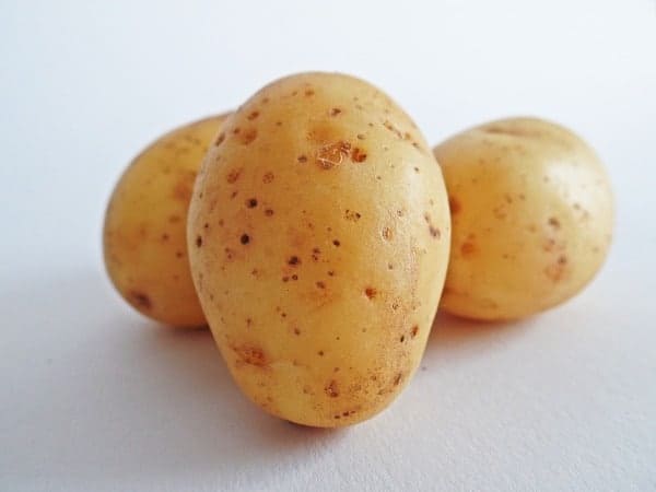 Potato to treat sunken eyes